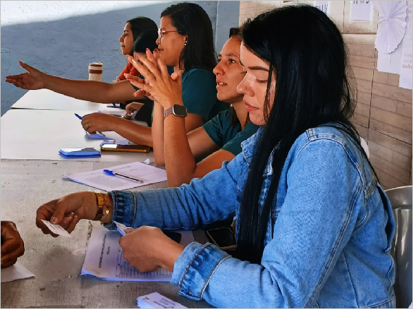 PREFEITURA DE AREIAL ENTREGA AS FICHAS PARA DISTRIBUIÇÃO DE PEIXES À POPULAÇÃO EM SITUAÇÃO DE VULNERABILIDADE SOCIAL